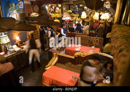 Innere des Sarastro Restaurant. Theatre Royal Drury Lane, Covent Garden. London. VEREINIGTES KÖNIGREICH. Stockfoto