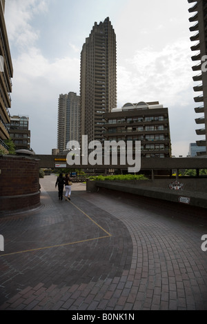 Eine Stadtlandschaft Ansicht des Barbican Estate in Central London Stockfoto