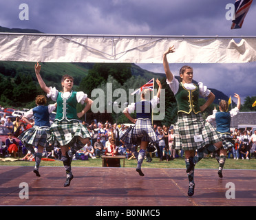 Schottische Tänze Wettbewerb bei Highland Games in Lochearnhead Stockfoto