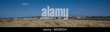 Panoramablick über die Sanddünen in Dawlish Warren in Richtung Exmouth Stockfoto