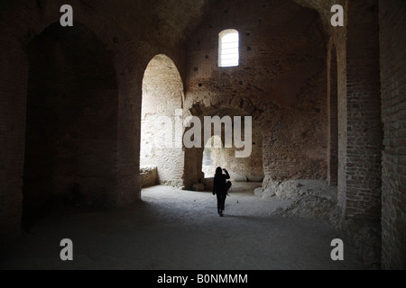 Tourist in den Ruinen auf dem griechischen Theater, Taormina, Sizilien, Italien Stockfoto