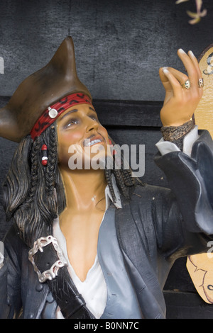 LifeSize Modell zum Verkauf von Johnny Depp als Kapitän Jack Sparrow in Pirates of the Caribbean. Artikel aus dem englischen Junkshop. Stockfoto