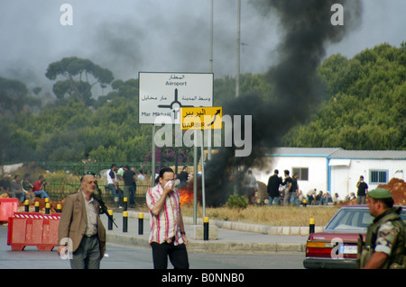 Rad auf der Straße zu brennen Stockfoto