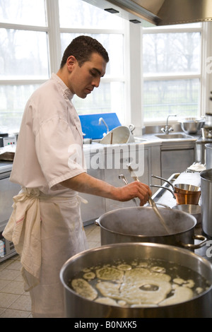 Vorbereitungen vor der Premiere von Gordon Ramsays neues Restaurant im Trianon Palace Hotel in Versailles, Frankreich 2008 Stockfoto