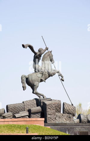 Statue des Heiligen Georg montiert auf einem Pferd erschlagen den Nazi-Drachen am Victory Park, Moskau, Russland, Russische Föderation Stockfoto