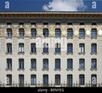 Wien, Linke Wienzeile Nr. 38, Wohnhaus von Otto Wagner 1898-1899, Goldene Medaillons von Koloman Moser Stockfoto