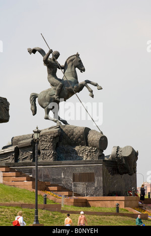 Statue des Heiligen Georg montiert auf einem Pferd erschlagen den Nazi-Drachen am Victory Park, Moskau, Russland, Russische Föderation Stockfoto