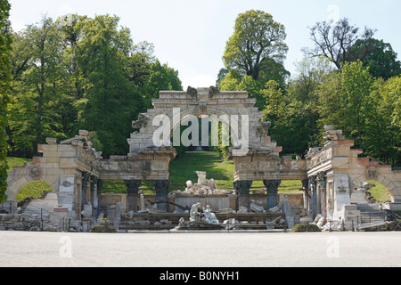 Wien, Schloßpark Schönbrunn, '''Römische Ruine'' von Johann Ferdinand Hetzendorf von Hohenberg " Stockfoto