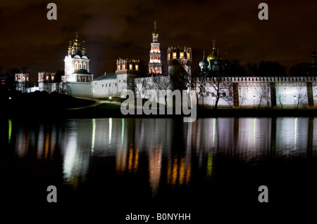 Nachtansicht der Nowodewitschi-Kloster in Moskau Stockfoto