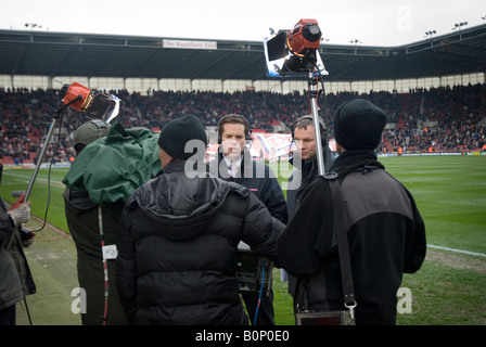 Stoke City 2 Bristol City 1-19. April 2008 The SKY TV Team einschließlich Peter Beagrie sprechen über das Spiel vor dem Kick off Stockfoto