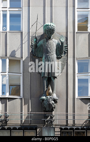 Wien, Brandstätte, Sogenanntes "Zacherlhaus", Erbaut 1903-1905 von Josef Plecnik, Erzengel Michael von Ferdinand Andri Stockfoto