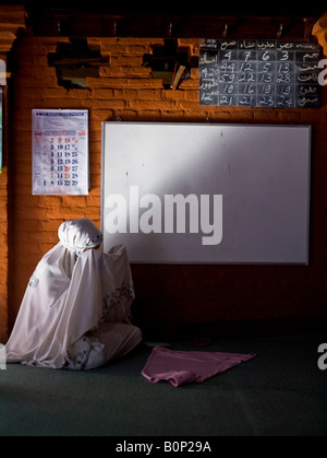 Frau beten, Masjid Panjunan, Cirebon, Java, Indonesien Stockfoto