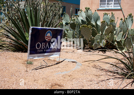 Barrack Obama Präsident Zeichen außerhalb Haus im südwestlichen Vereinigten Staaten Nachbarschaft Vorgarten Stockfoto