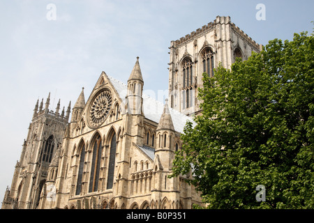 Eingang zum York Minster die größte gotische Kathedrale in Europa Minster yard York North Yorkshire England uk Stockfoto