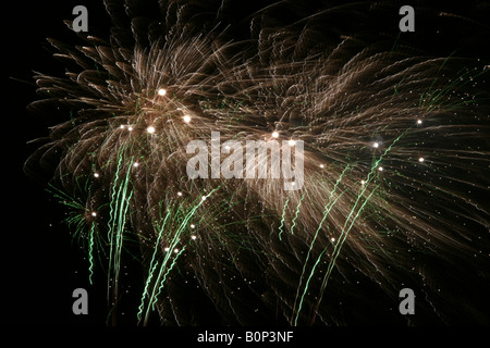 Eine Vielzahl von Bilder von Greenock jährliche Feuerwerk aus dem Blickwinkel von Lyle Hügel Stockfoto