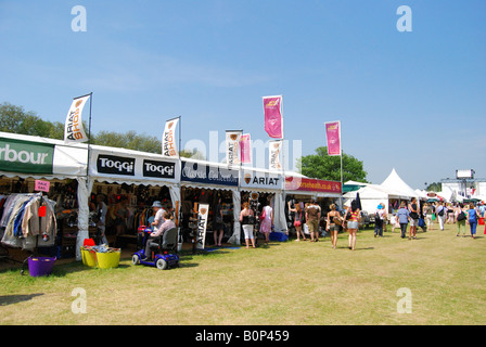 Stände mit Handel, Royal Windsor Horse Show, Home Park, Windsor, Berkshire, England, Vereinigtes Königreich Stockfoto