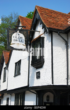 12. Jahrhundert "Ye Olde Bell' Inn, Hurley, Berkshire, England, Vereinigtes Königreich Stockfoto