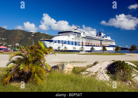 Das Kreuzfahrtschiff Celebrity Millenium angedockt in Road Town Tortola British Virgin Islands Stockfoto