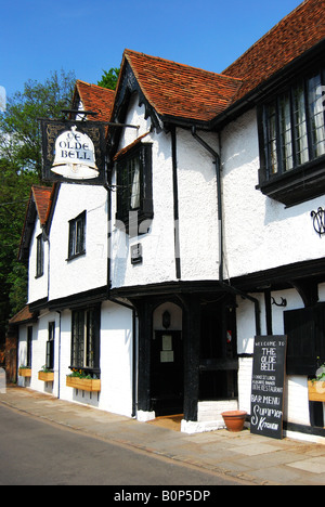 12. Jahrhundert "Ye Olde Bell' Inn, Hurley, Berkshire, England, Vereinigtes Königreich Stockfoto