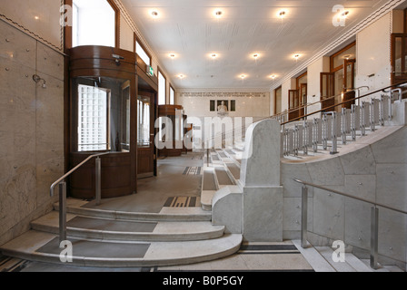 Wien, Postsparkassenamt (1904-1912) von Otto Wagner Erbaut, Treppe Zur Schalterhalle Stockfoto