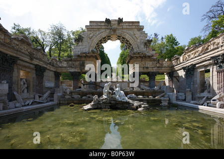 Wien, Schloßpark Schönbrunn, '''Römische Ruine'' von Johann Ferdinand Hetzendorf von Hohenberg " Stockfoto