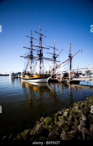 Die Lady Washington und Hawaiian Chieftain Replik Großsegler besuchen Jack London Square in Oakland, Kalifornien. Stockfoto