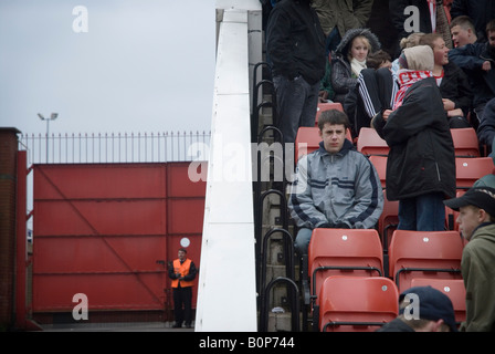 Stoke City 2 Bristol City 1 19. April 2008 Fans Forschungsarbeiten zur Halbzeit warm zu halten Stockfoto