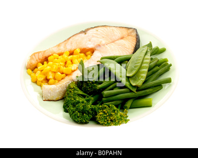 Gegrilltes Lachssteak mit gedünstetem Gemüse Stockfoto