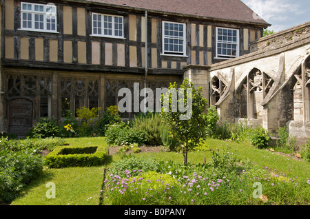 Klösterliche Kräutergarten in der Gloucester Cathedral in den Cotswolds Stockfoto