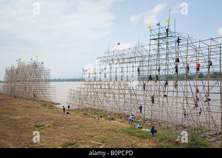 Feuer Bootsbau - Nakhon Phanom, Provinz Nakhon Phanom, THAILAND Stockfoto