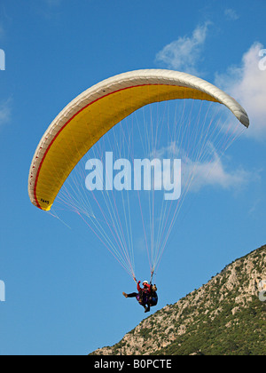 Tandem Gleitschirm, bei Marmaris Mugla Türkei Grundstücke Stockfoto