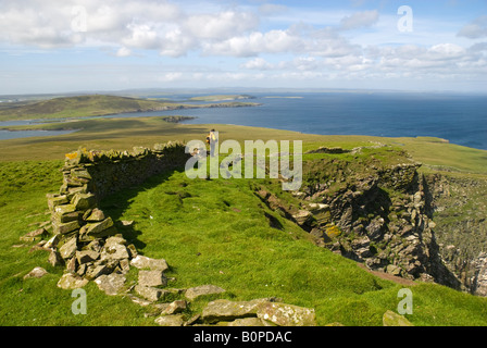 Klippen in der Nähe von Noupe auf der Isle of Noss, Shetland-Inseln, Schottland, UK Stockfoto