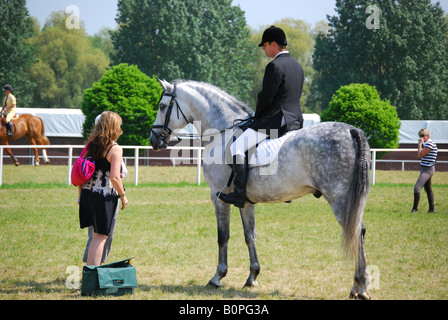 Pony Club Reiter, Royal Windsor Horse Show, Home Park, Windsor, Berkshire, England, Vereinigtes Königreich Stockfoto