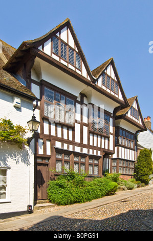 Eine Ansicht eines Hauses Tudor-Stil in der Mermaid Street (die berühmteste Roggen) mit ihrer typischen Architektur. Stockfoto