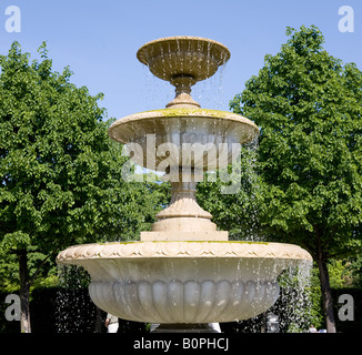 Formale Brunnen im Regents Park London Uk Europe Stockfoto