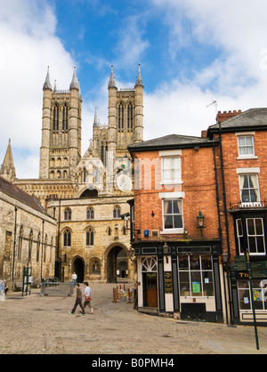 Staatskasse Tor und Lincoln Kathedrale Lincoln City England UK Stockfoto