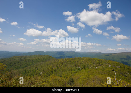 Blick auf die Blue Ridge Mountains nahe dem Gipfel des alten Rag Mountain Shenandoah National Park Madison County Virginia Mai 2008 Stockfoto