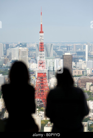 Besucher nach Tokyo City View in Mori Building anzeigen Tokyo Tower 2008 Stockfoto