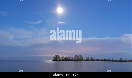 Schöner See Ontario in der Nacht Stockfoto