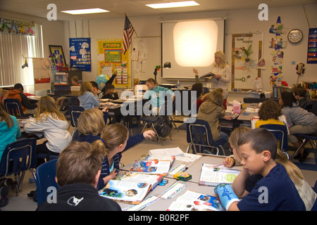 Vierte Klasse Unterricht mit Lehrer und Schüler in Tampa Florida Stockfoto