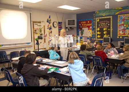 Vierte Klasse Unterricht mit Lehrer und Schüler in Tampa Florida Stockfoto