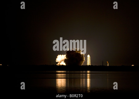 Start der Raumfähre Endeavour am John F Kennedy Space Center in Cape Canaveral Florida Stockfoto