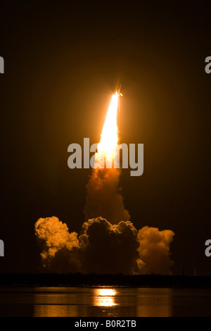 Start der Raumfähre Endeavour am John F Kennedy Space Center in Cape Canaveral Florida Stockfoto