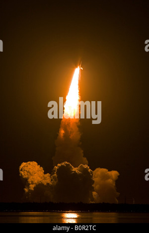 Start der Raumfähre Endeavour am John F Kennedy Space Center in Cape Canaveral Florida Stockfoto