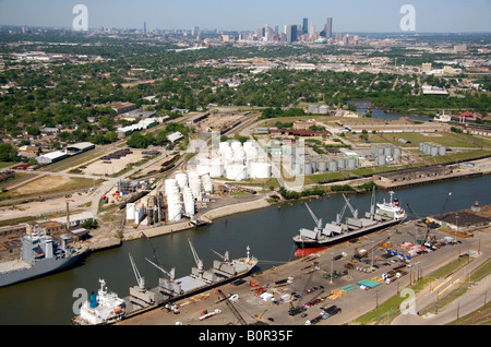 Blick auf den Hafen von Houston entlang des Houston Ship Channel in Houston Texas Stockfoto