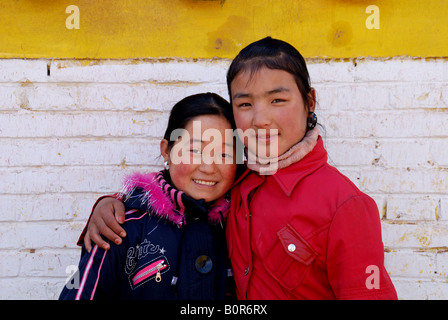 Freund, zwei Mädchen. Stockfoto