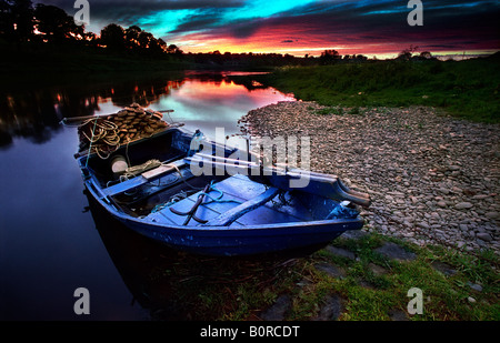 Ein einsamer Lachs entgeisterung bei Canny Fischerei in Norham Bootshaus am Fluss Tweed Canny Stockfoto