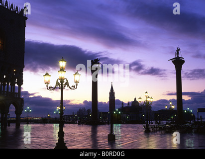 Piazzetta di San Marco und San Giorgio Maggiore im Morgengrauen Venedig Veneto Italien Stockfoto