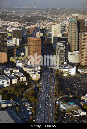 Luftfahrt über starkem Nachmittagsverkehr auf der interstate 5 Downtown Los Angeles mit Blick nach Norden, select99 Stockfoto