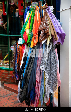 Kleidung auf die Lanes Shopping Arkaden Brighton Stadt Sussex England Großbritannien UK Stockfoto